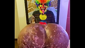 Victoria Cakes Thích Thú Với Món Quà Sinh Nhật Từ Gibby The Clown Trong Video Khiêu Dâm Da Đen Khó Tính Này